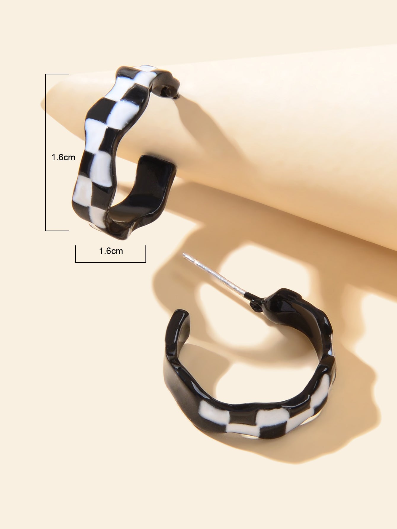 Unique 90s Vintage C Shaped Grid Black White Checkerboard Huggie Hoop Earrings-2